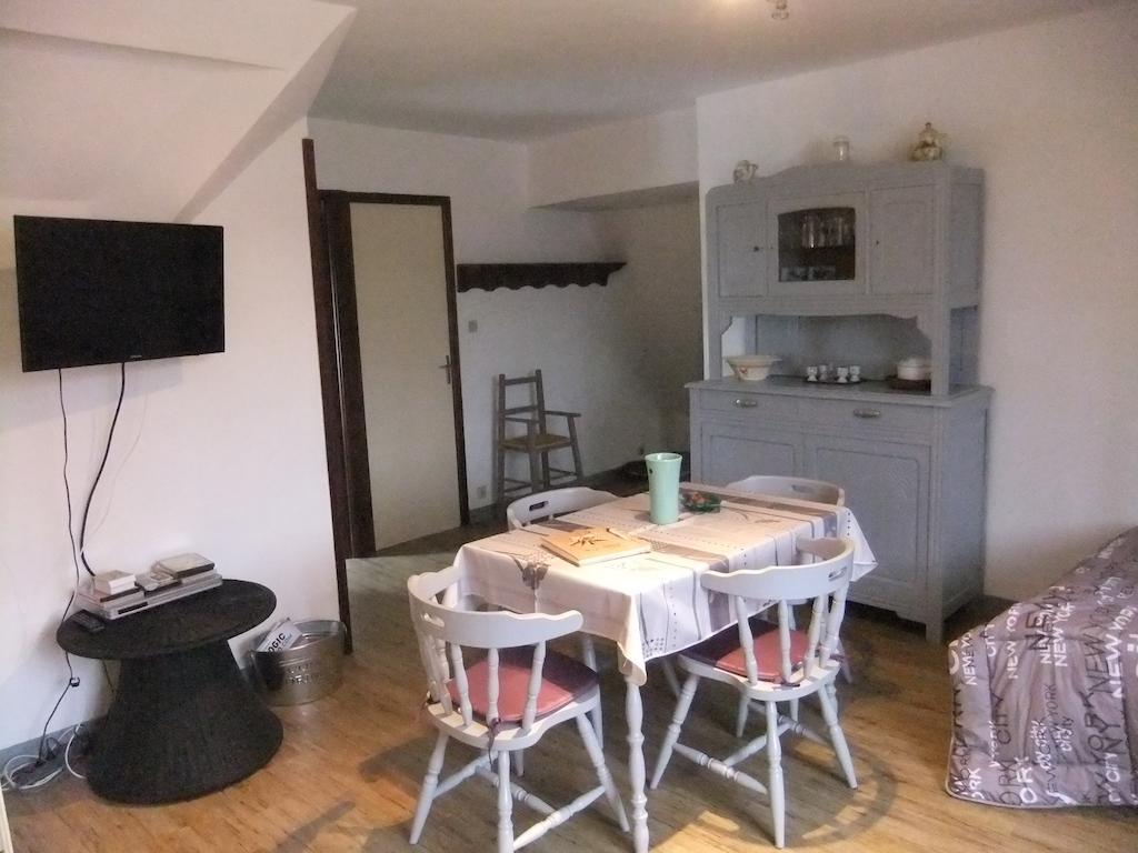 Gites De L'Aumondiere Conde-sur-Noireau Room photo