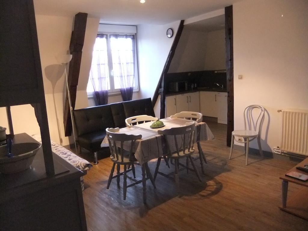 Gites De L'Aumondiere Conde-sur-Noireau Room photo